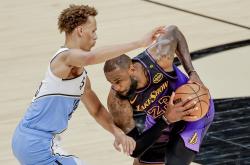 开云体育平台APP-湖人遭遇连败险些被淘汰