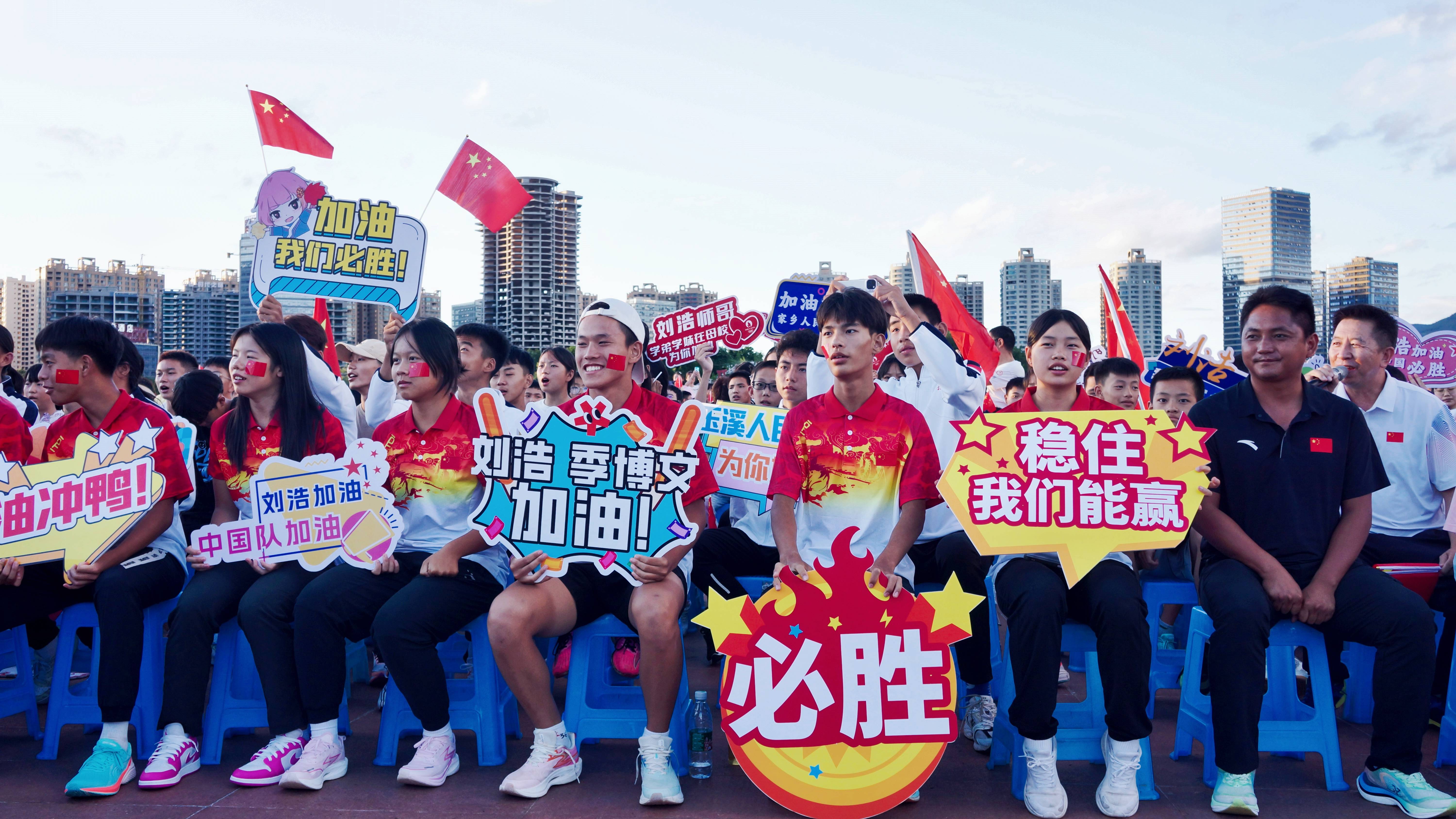 运动员勇夺金牌，闯入历史殿堂