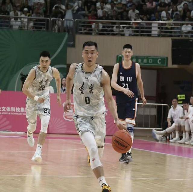 宁夏男篮在比赛中克服困难，赢得比赛