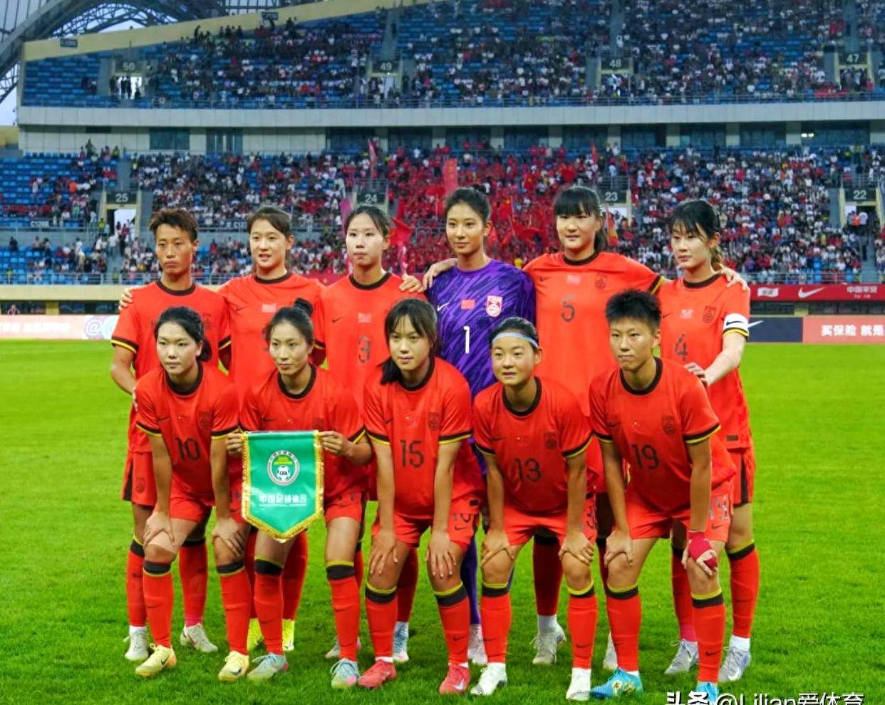 火爆对决！中国女足队员在比赛中展现实力