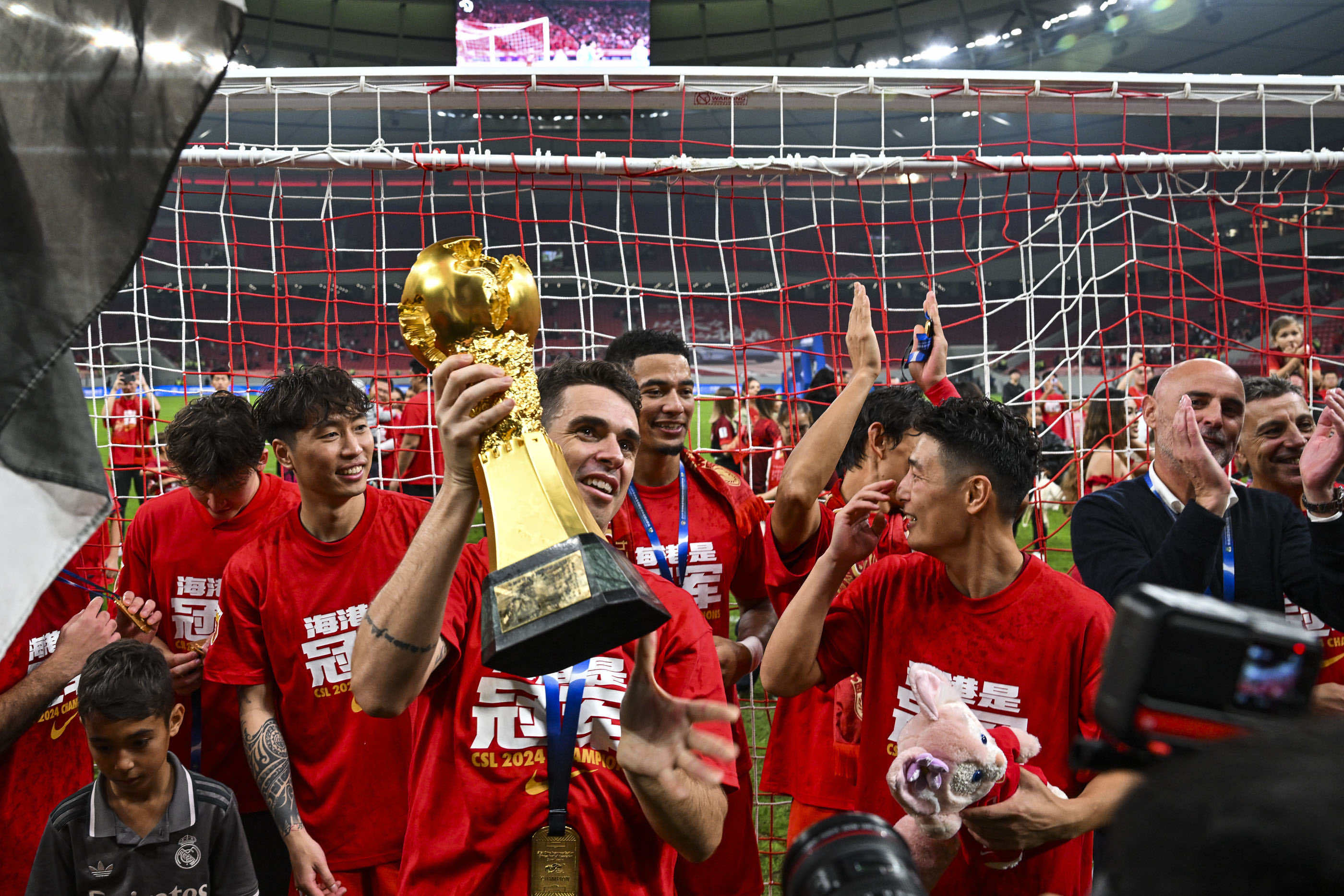 中超联赛迎来新赛季，球迷期待精彩表现